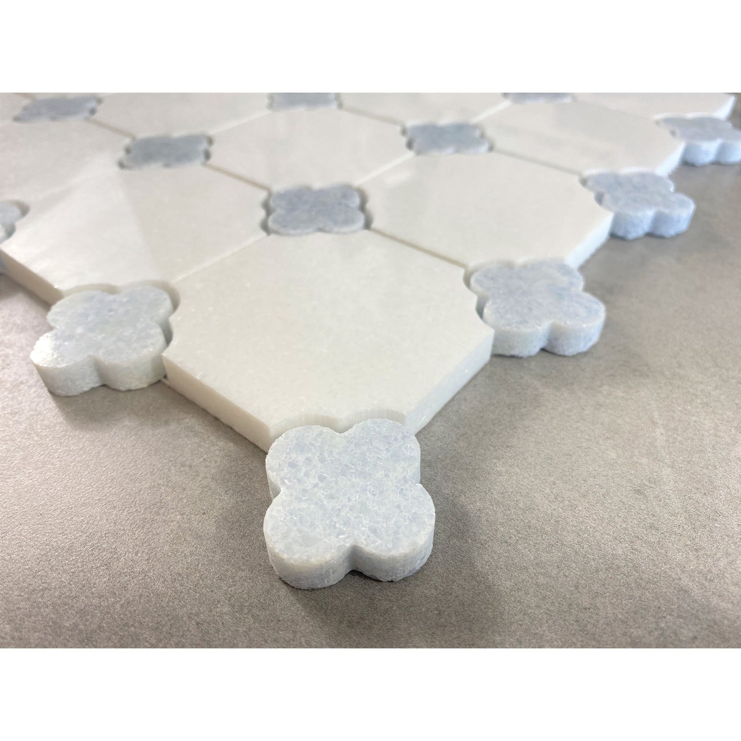 Carreaux de mosaïque en marbre Thassos blanc avec motif de fleurs bleues célestes - Coffret (10 feuilles)