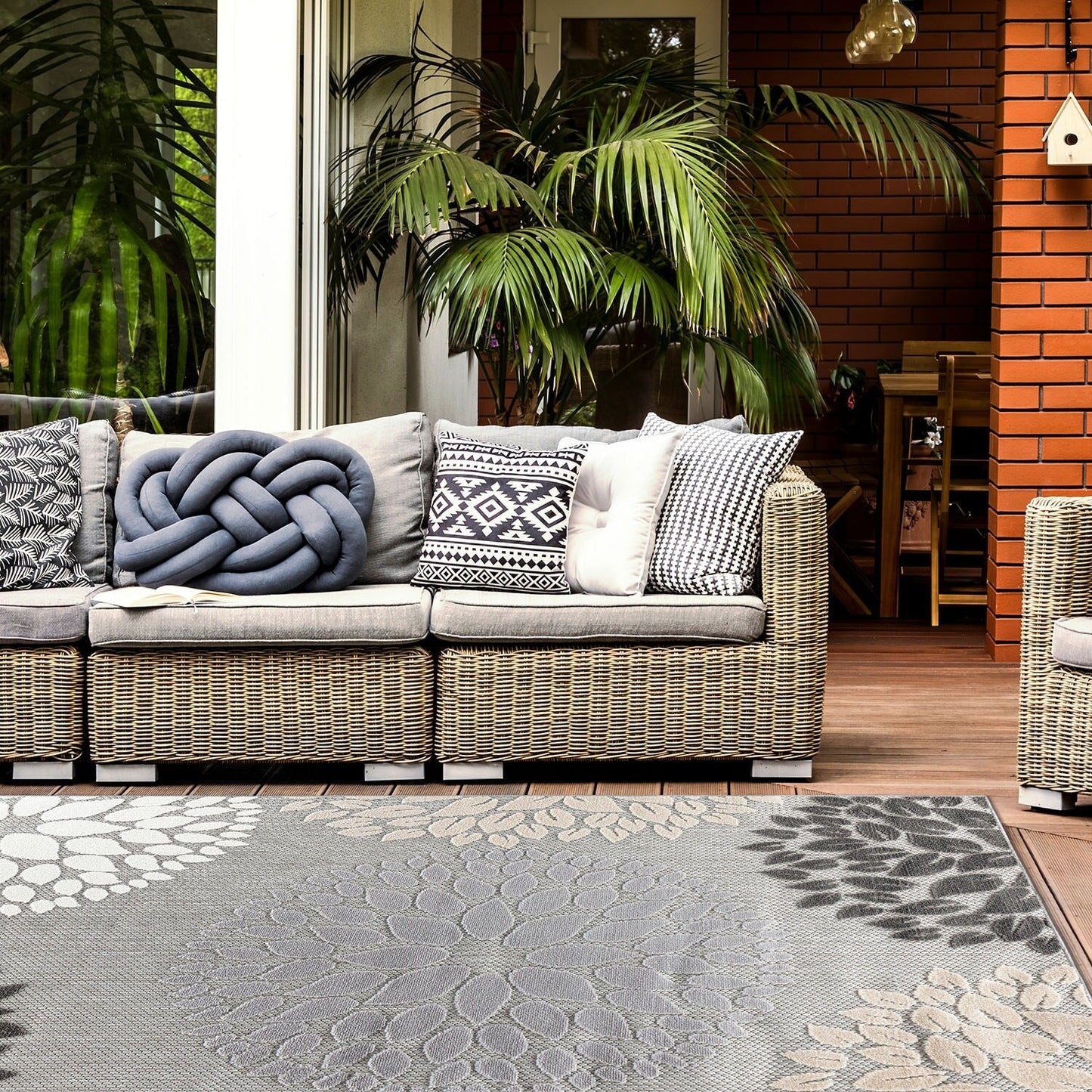 Brescia Modern Floral Circles Indoor/Outdoor Area Rug