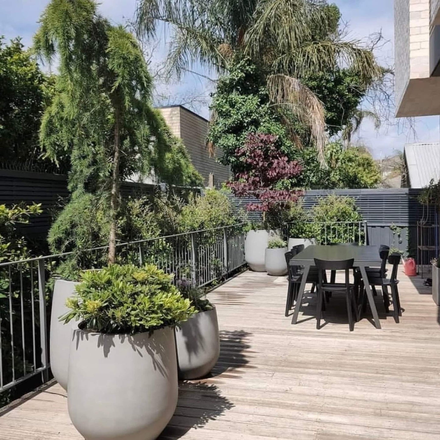 DreamPatio La Mirada 1-piece Fiberstone Tapered Planter for Indoor/Outdoor