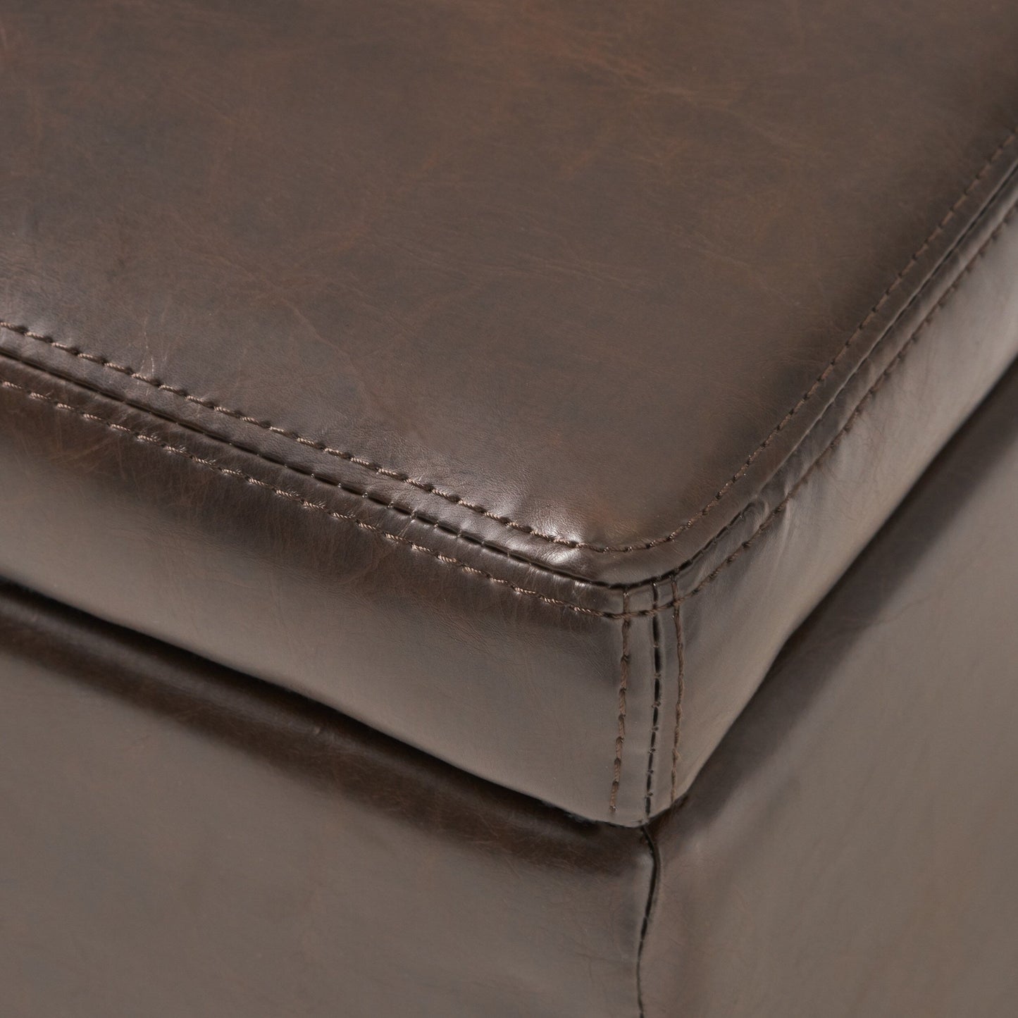 Banc de rangement en similicuir Lucinda par Christopher Knight Home - 51,25 L x 17,50 l x 16,25 H