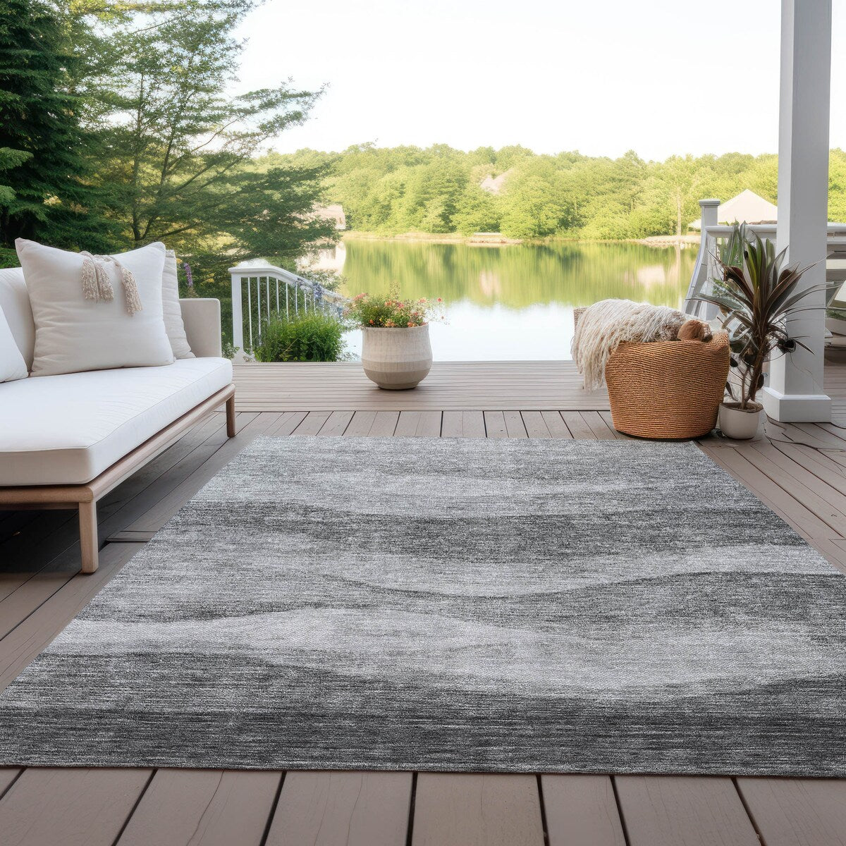 Machine Washable Indoor/ Outdoor Contemporary Waves Chantille Rug