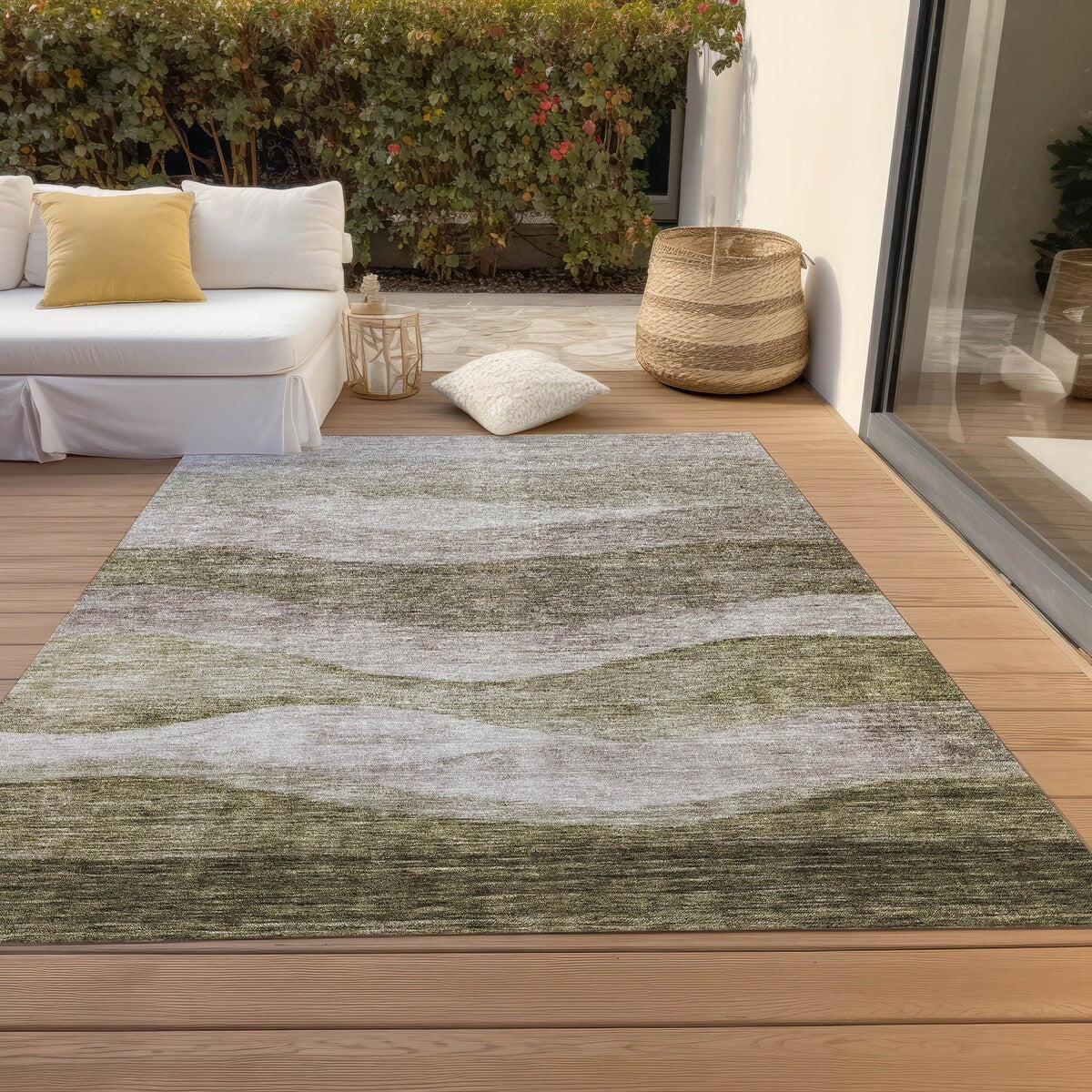Machine Washable Indoor/ Outdoor Contemporary Waves Chantille Rug