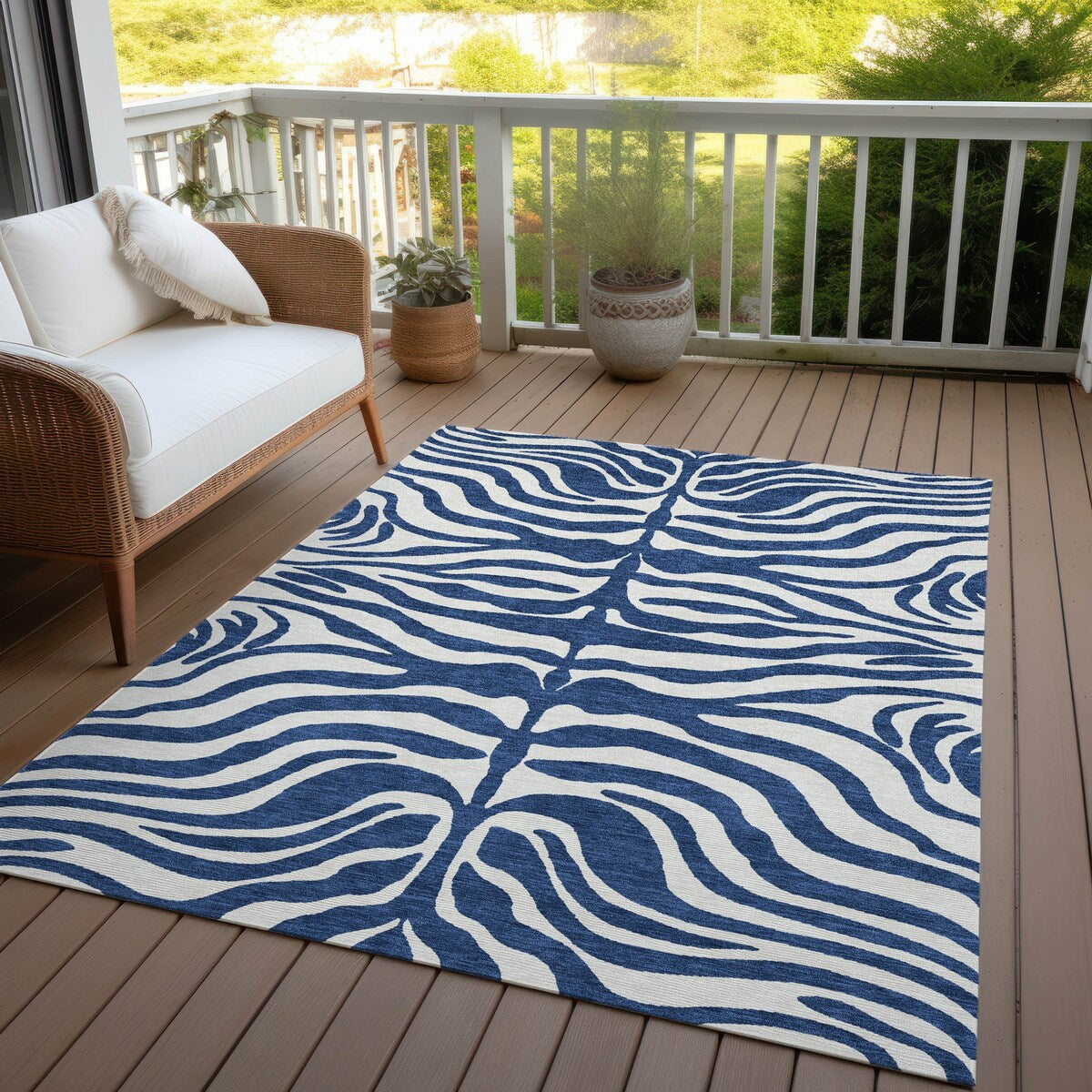 Machine Washable Indoor/ Outdoor Modern Animal Print Chantille Rug