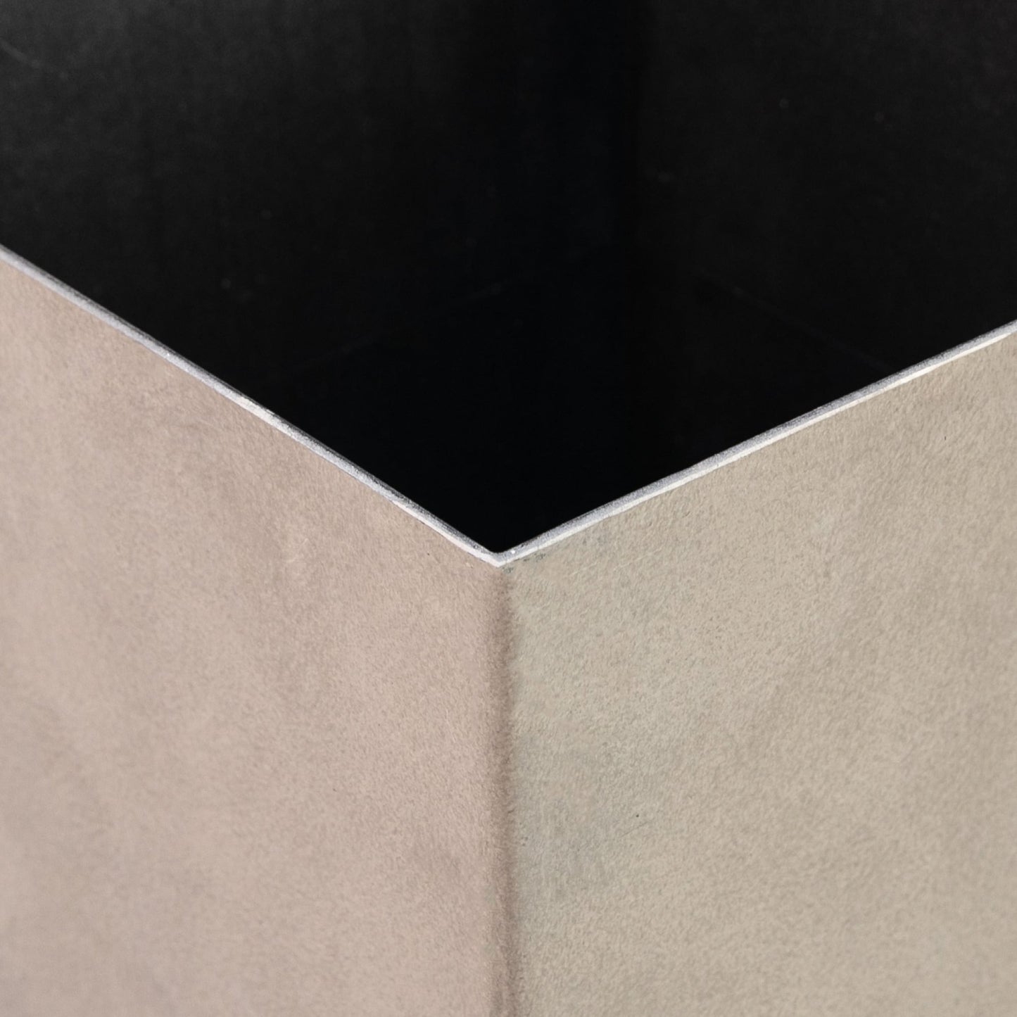 Lot de 3 grands pots de fleurs en plastique Outsunny 28 cm, pour l'intérieur et l'extérieur, pour l'entrée, la terrasse et la cour.