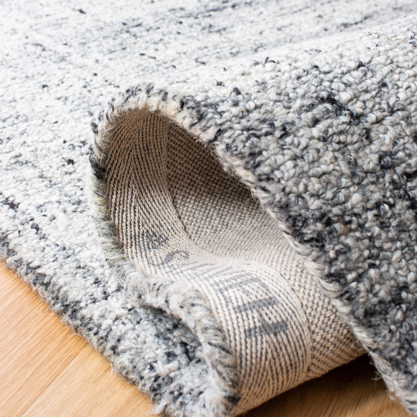 SAFAVIEH Handmade Abstract Coraly Modern Viscose Rug