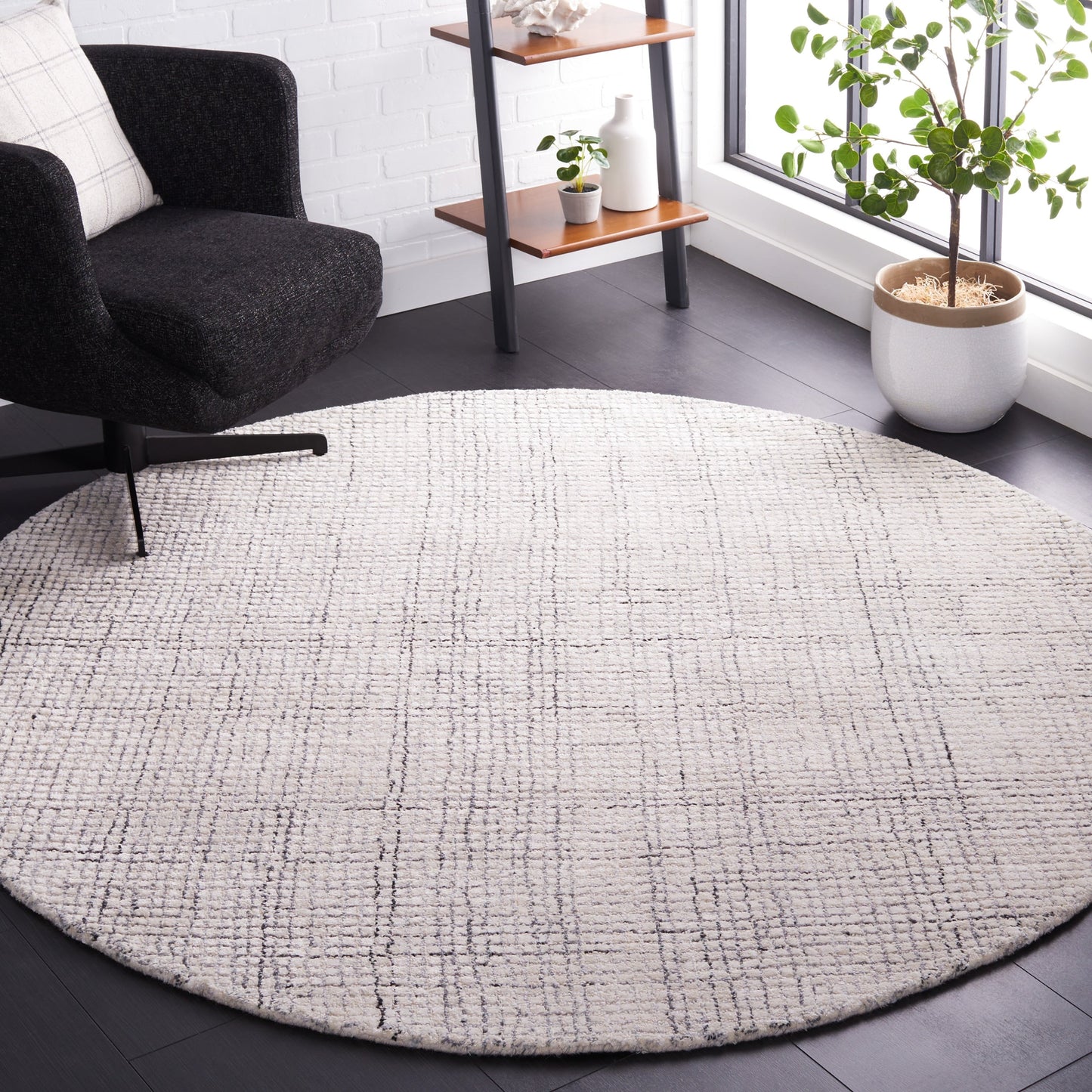 SAFAVIEH Handmade Abstract Marikka Modern Viscose Rug