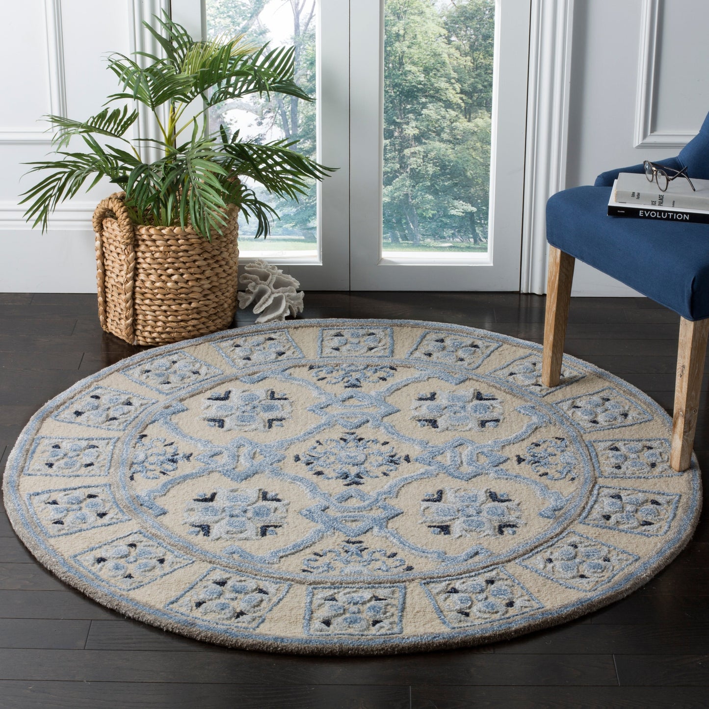 SAFAVIEH Handmade Bella Rodica Modern Floral Wool Rug