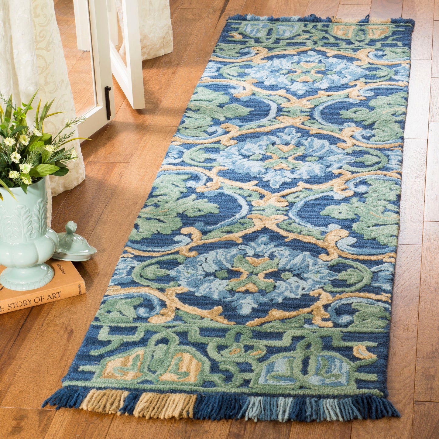 SAFAVIEH Handmade Blossom Porzia Floral Wool Rug