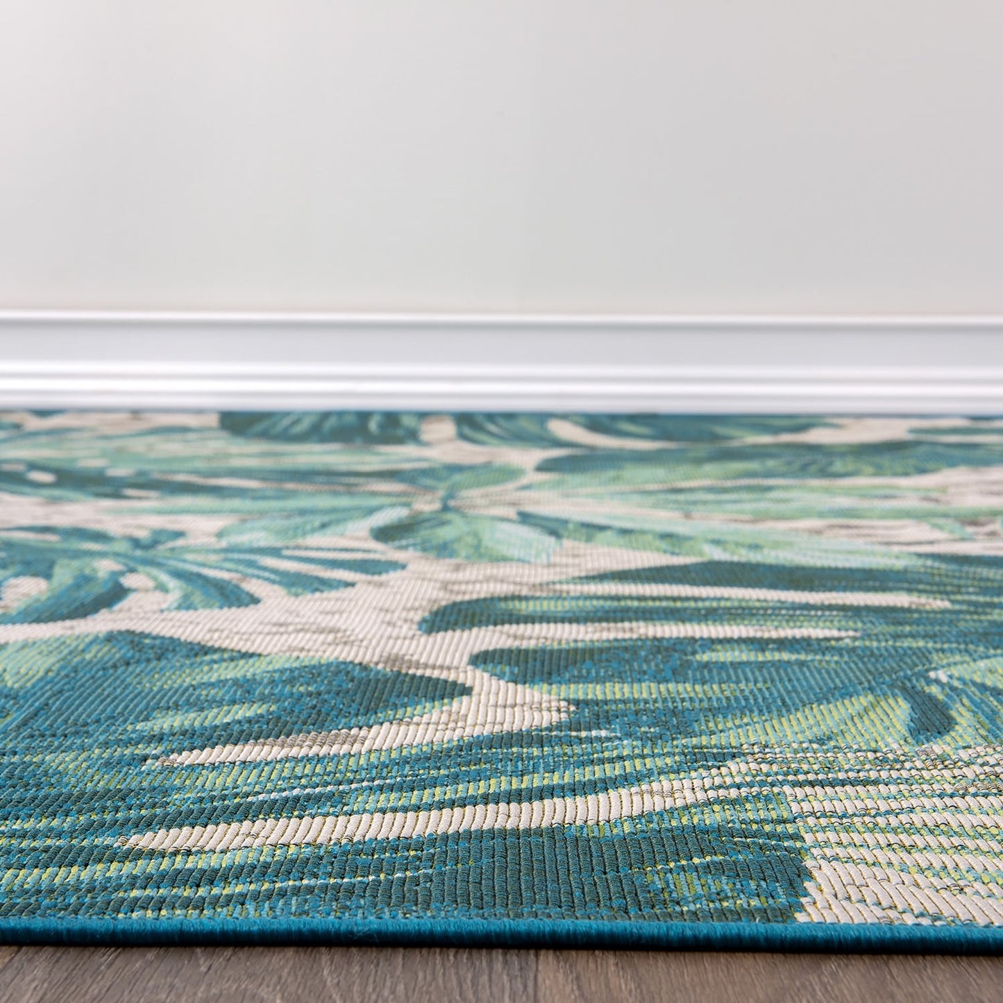 Tapis d'intérieur/extérieur contemporain à motif floral tropical de la World Rug Gallery