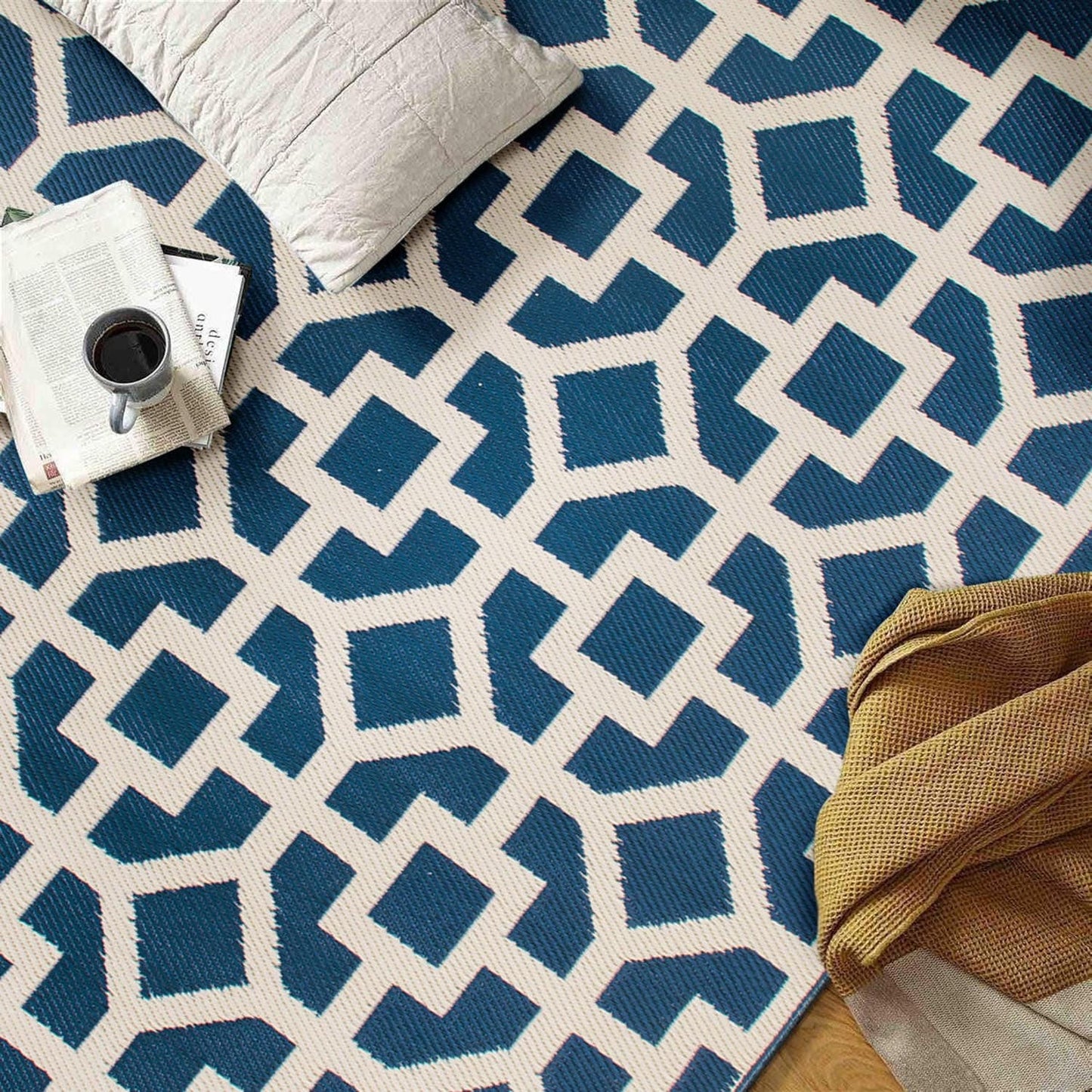 Contemporary Geometric Reversible Plastic Outdoor Rugs