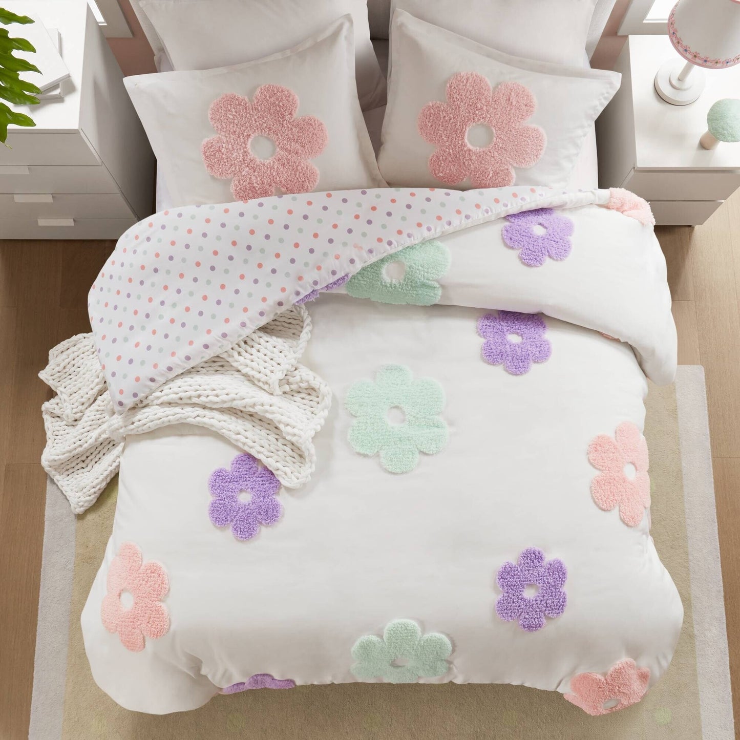 Intelligent Design Kids Madeline Floral Reversible Tufted Chenille Duvet Cover Set