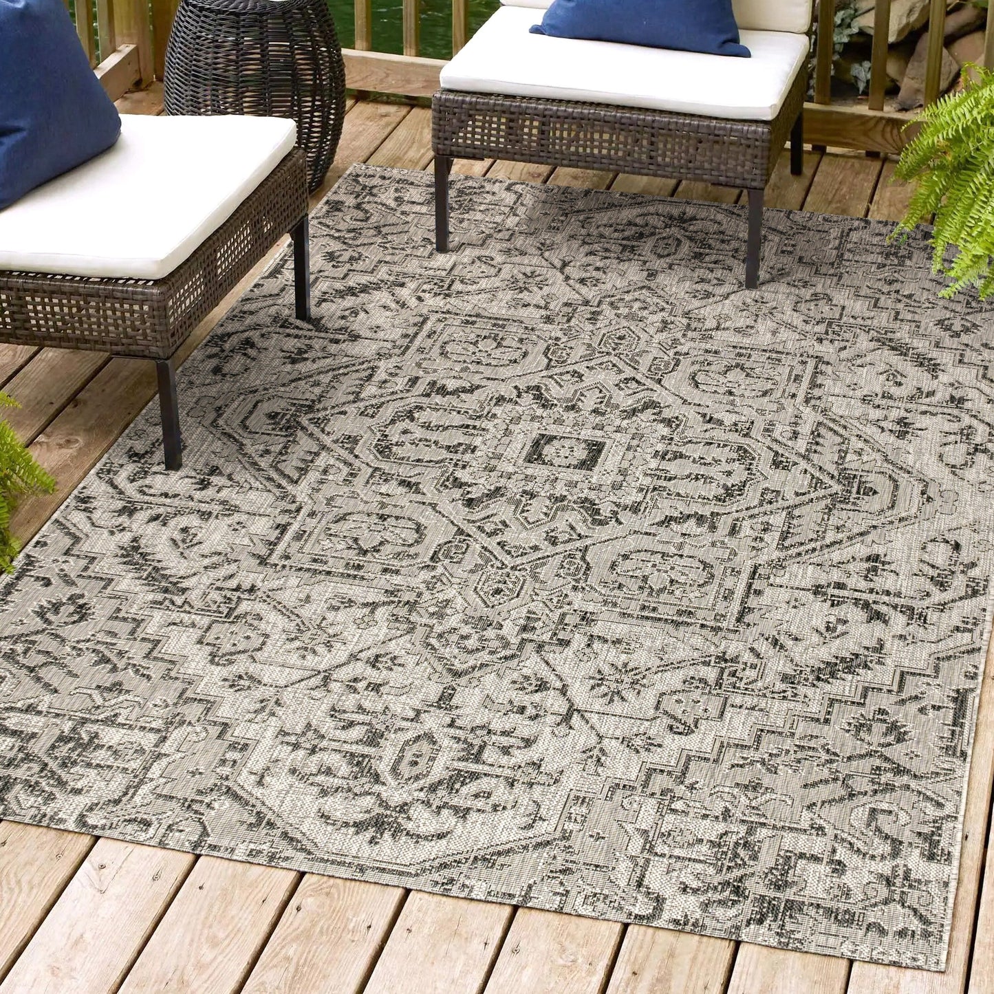 JONATHAN Y Charleston Medallion Indoor/Outdoor Area Rug