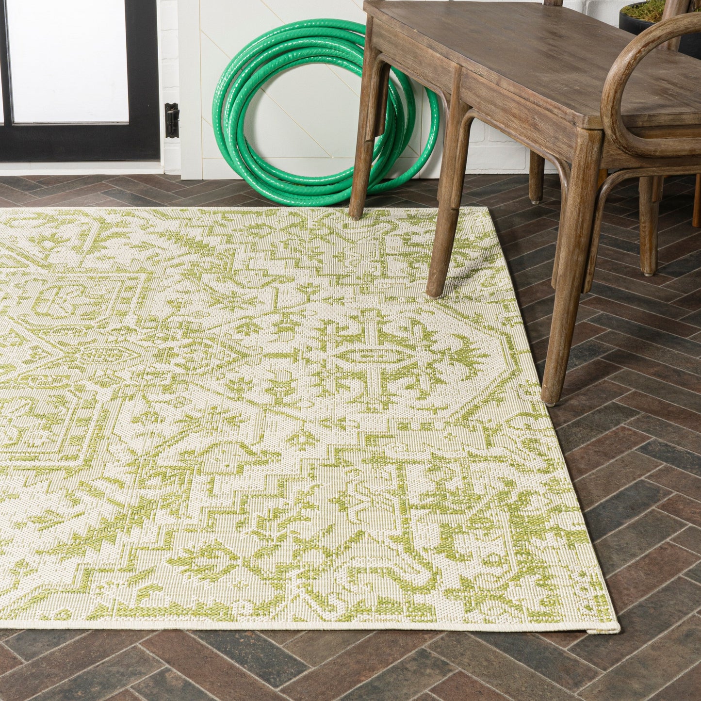 JONATHAN Y Charleston Medallion Indoor/Outdoor Area Rug