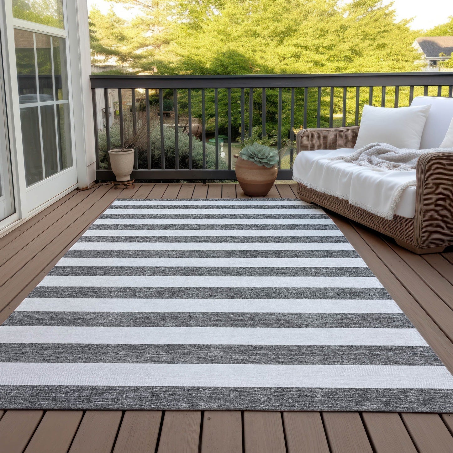 Machine Washable Indoor/ Outdoor Cabana Stripe Chantille Rug