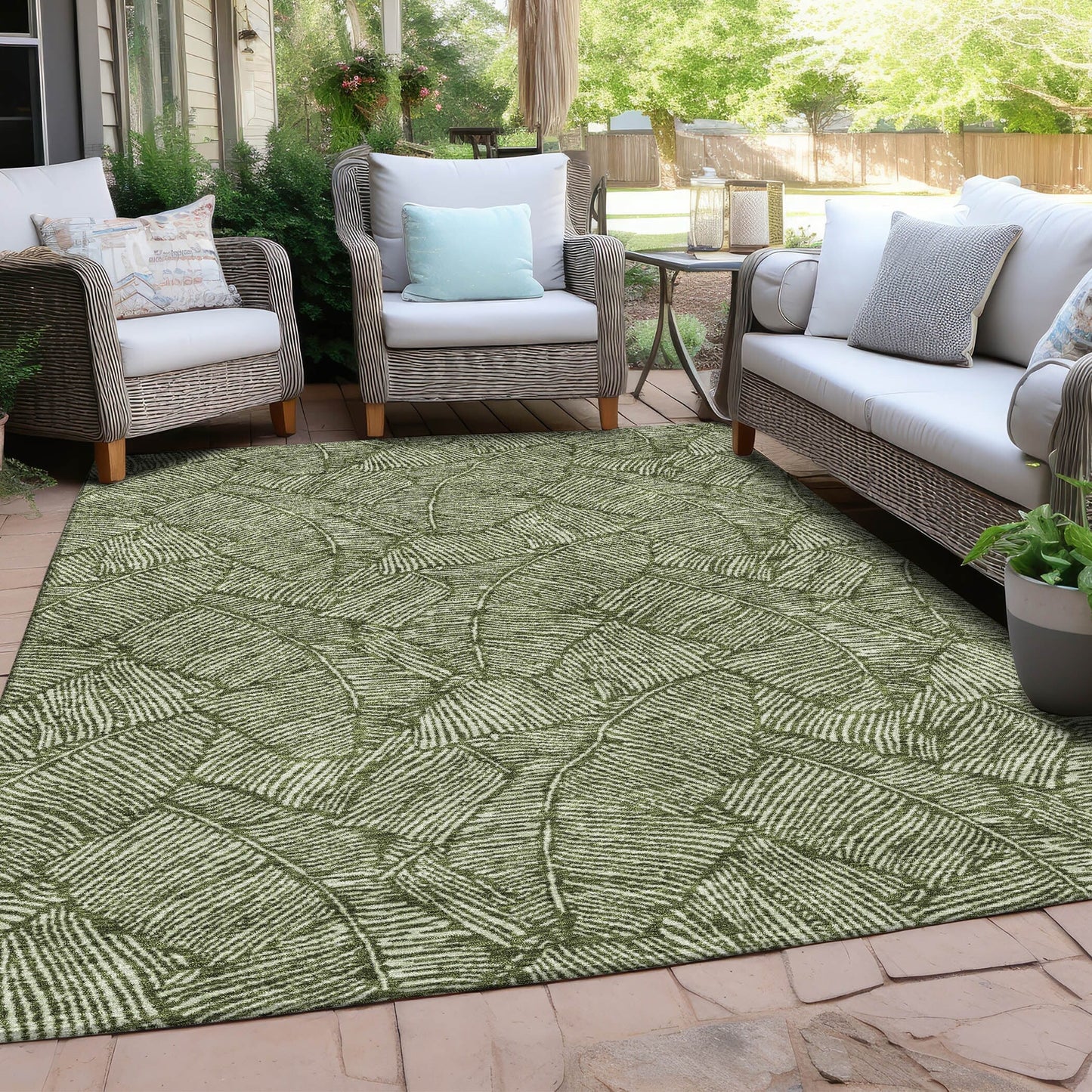Machine Washable Indoor/ Outdoor Chantille Tropical Palm Rug