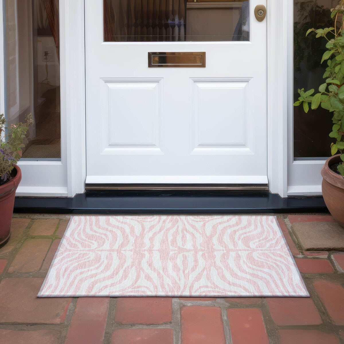 Machine Washable Indoor/ Outdoor Modern Animal Print Chantille Rug