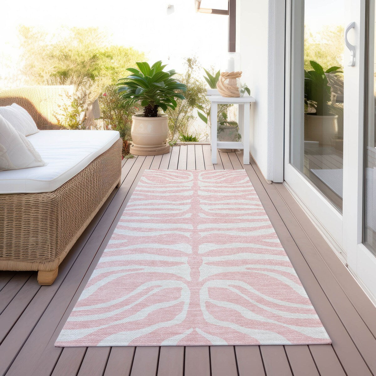 Machine Washable Indoor/ Outdoor Modern Animal Print Chantille Rug