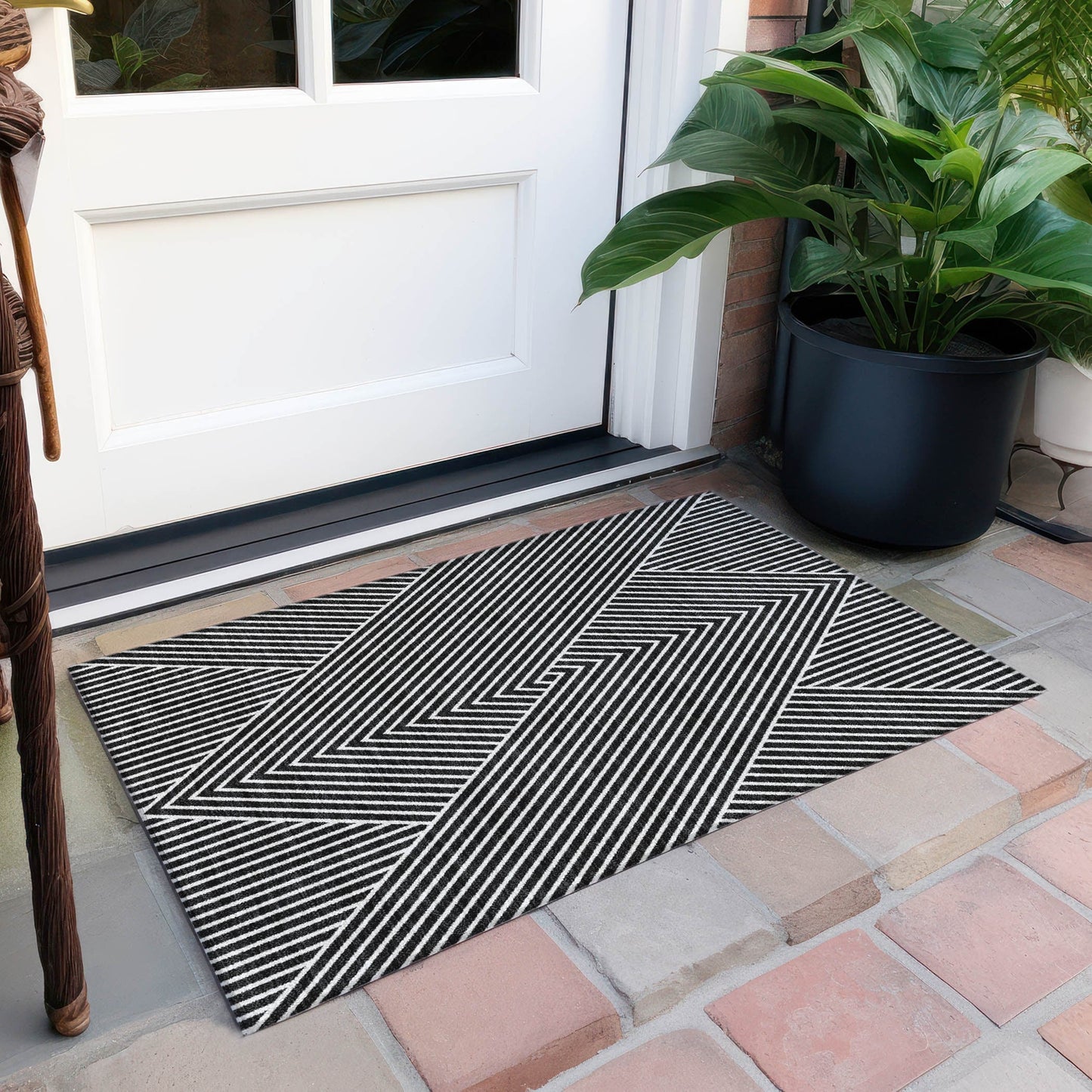 Machine Washable Indoor/ Outdoor Modern Geo Chantille Rug