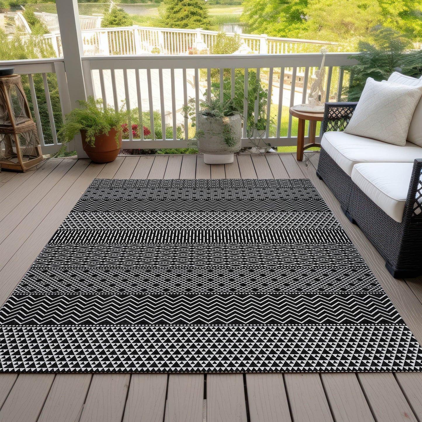 Machine Washable Indoor/ Outdoor Modern Stripes Chantille Rug
