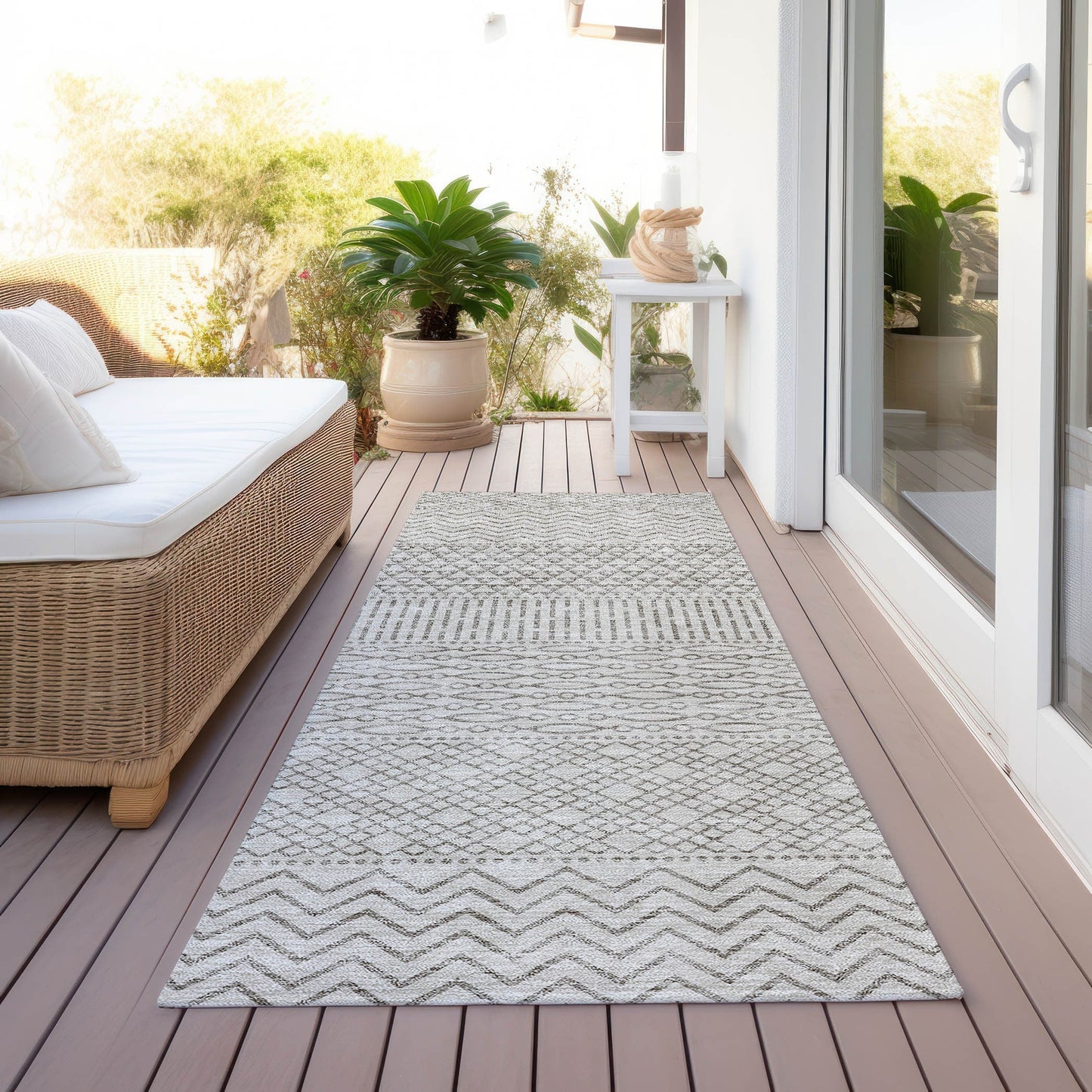 Machine Washable Indoor/ Outdoor Modern Stripes Chantille Rug