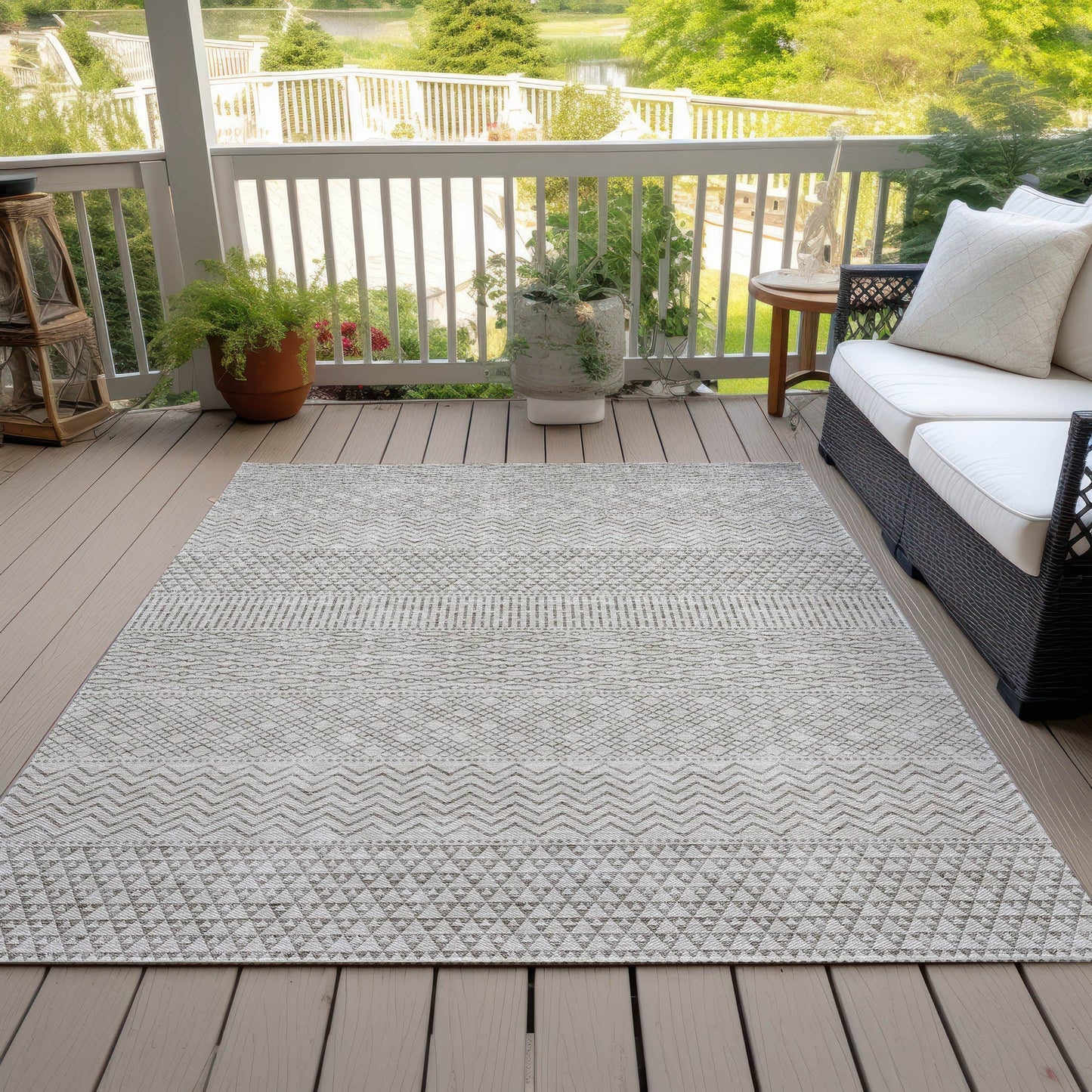 Machine Washable Indoor/ Outdoor Modern Stripes Chantille Rug
