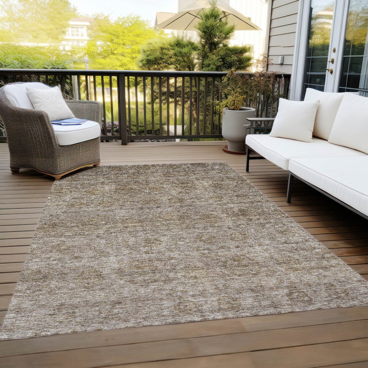 Machine Washable Indoor/ Outdoor Ombre Damask Chantille Rug