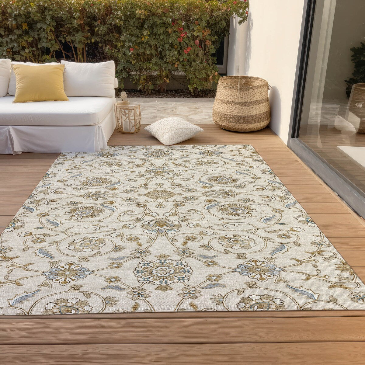 Machine Washable Indoor/ Outdoor Traditional KashanChantille Rug