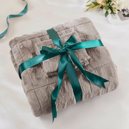 Madison Park Margot Back Print Long Fur Comforter Set