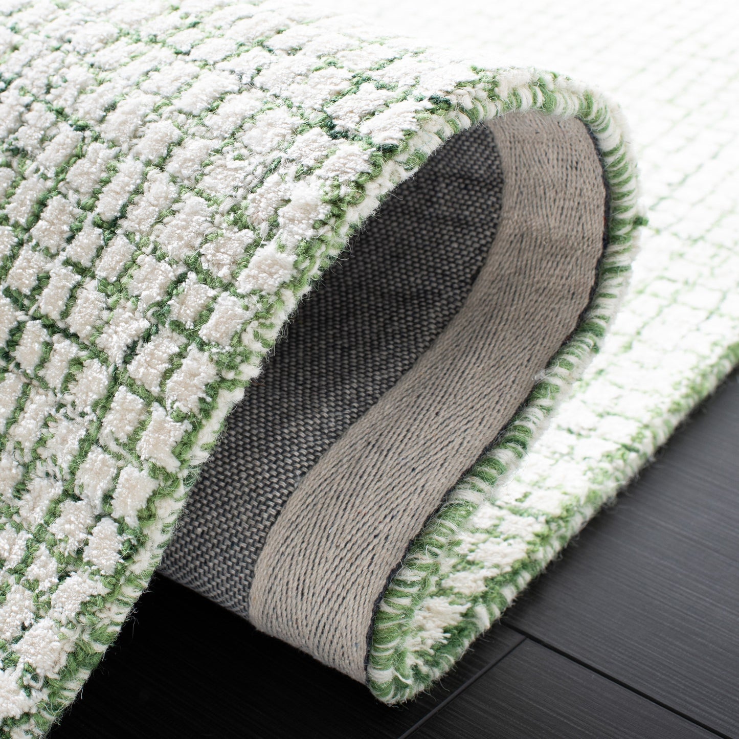 SAFAVIEH Handmade Abstract Marikka Modern Viscose Rug