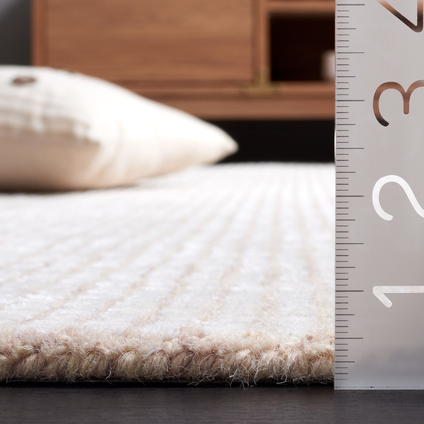 SAFAVIEH Handmade Abstract Marikka Modern Viscose Rug