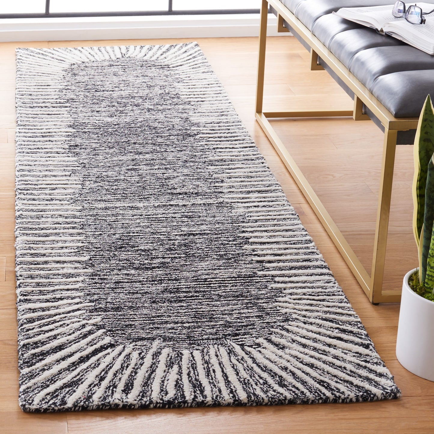 SAFAVIEH Handmade Abstract Sofoula Modern Wool Rug